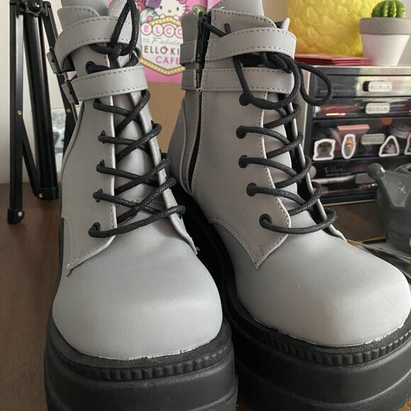 Demonia Platform Boot Reflective Grey - Size 8 - Shaker-52 - Picture 2 of 5
